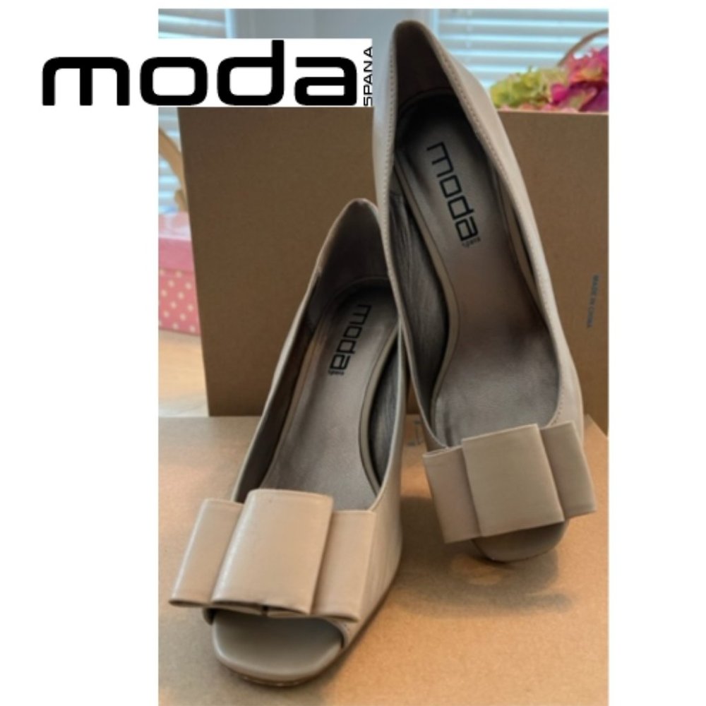 Moda Spana "Waverly" beige peep-toe heels; like new; size 8-1/2
